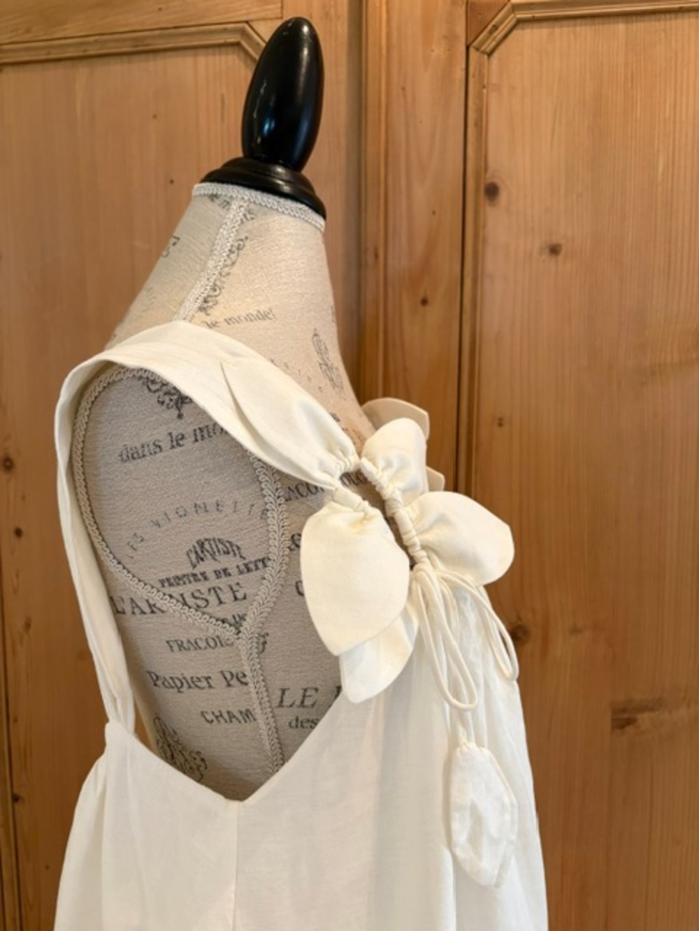 FARM Rio White Floral Details Midi Dress - Picture 6 of 9